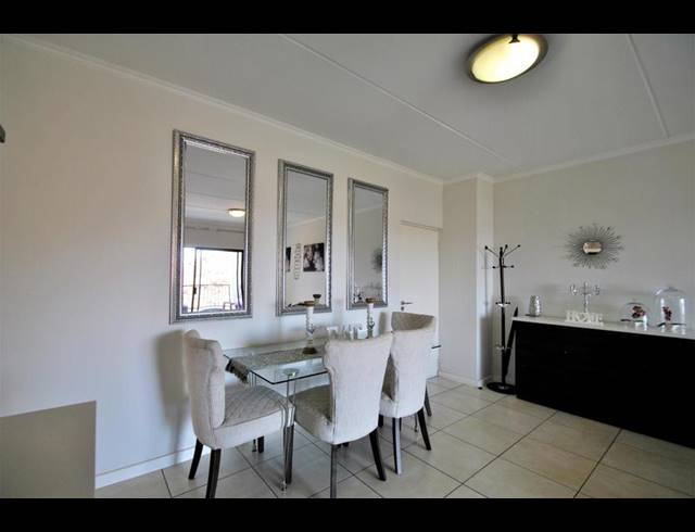 3 BEDROOM APARTMENT FOR SALE IN OAKDENE